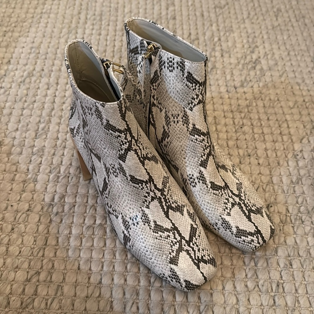Imagine Vince Camuto Quiana Boots